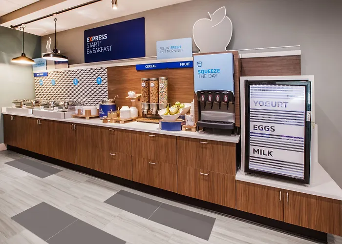 Hotel Express By Ihg Surprise