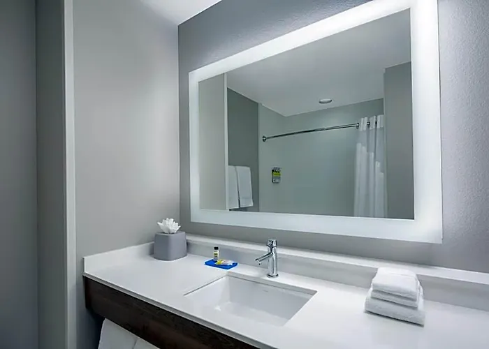 Express By Ihg 2* Surprise